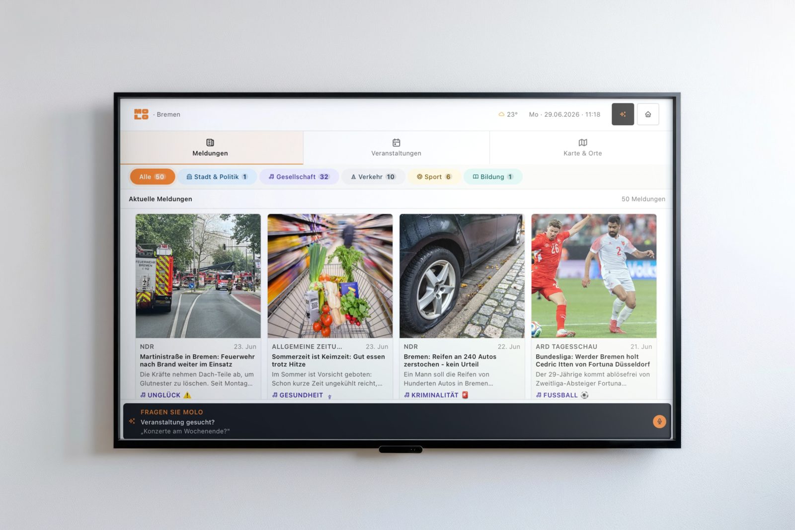 Info-Screen mit aktuellen Meldungen mehrerer Quellen — Rundfunk, Zeitungen und Stadtportal auf einer gemeinsamen Fläche